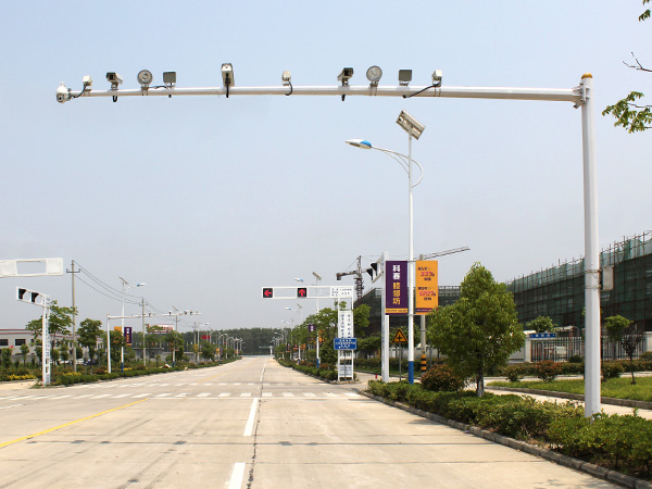 道路監(jiān)控桿的生產(chǎn)注意問題有那些？
